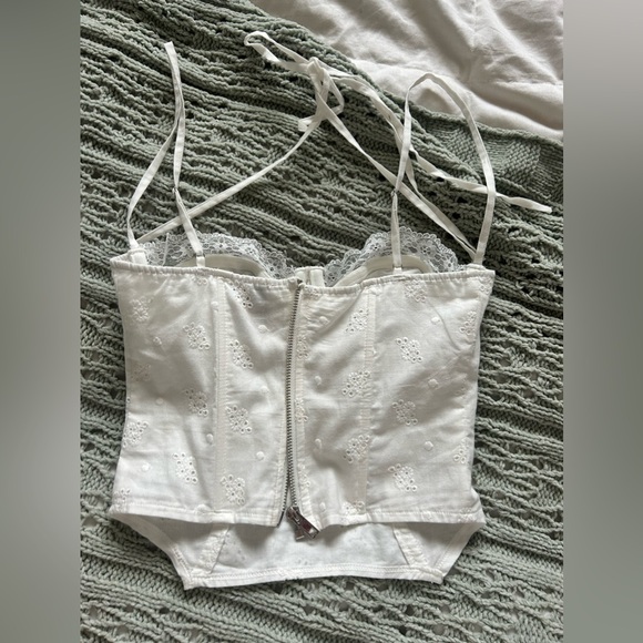 LUVAN LACE CORSET TOP WHITE - Picture 2 of 5